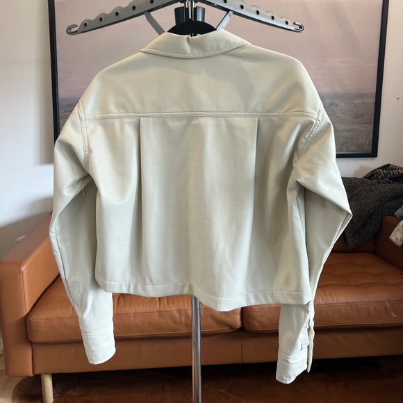 Good American Better Than Leather Cropped Shacket - Picture 5 of 6